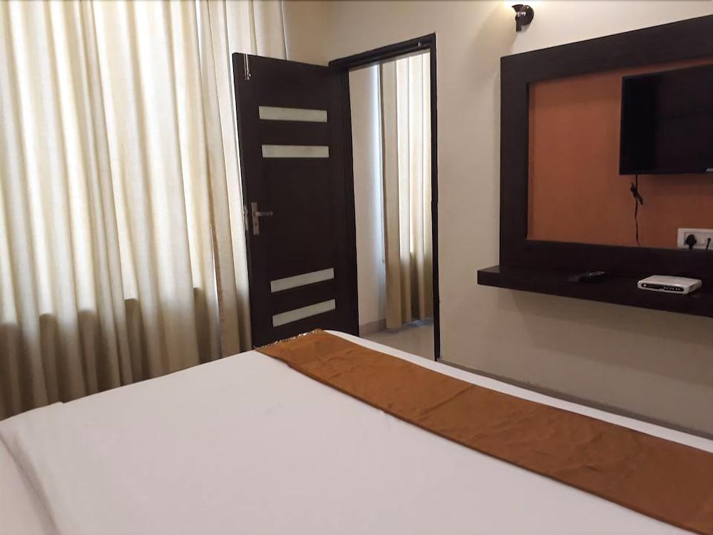 Light House Agra By Park Tree Hotel Ngoại thất bức ảnh