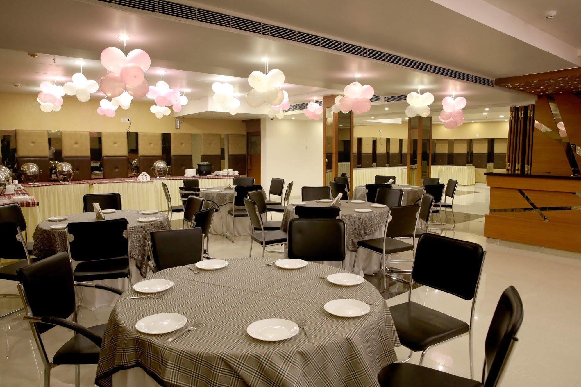 Light House Agra By Park Tree Hotel Ngoại thất bức ảnh